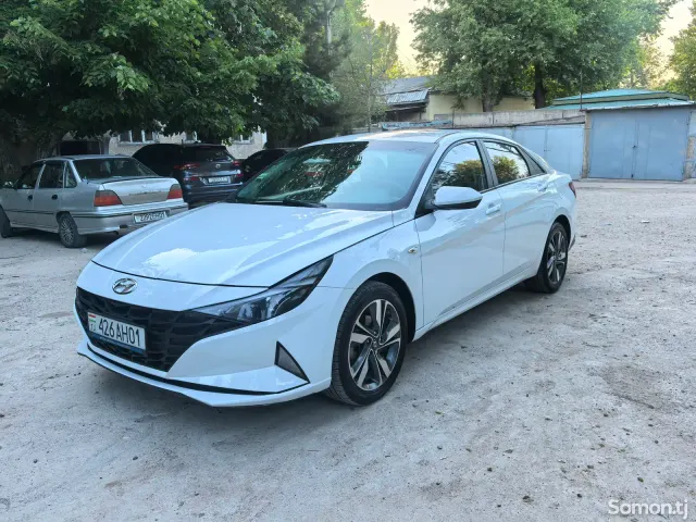 Hyundai Elantra 2022 · 1.6 AT