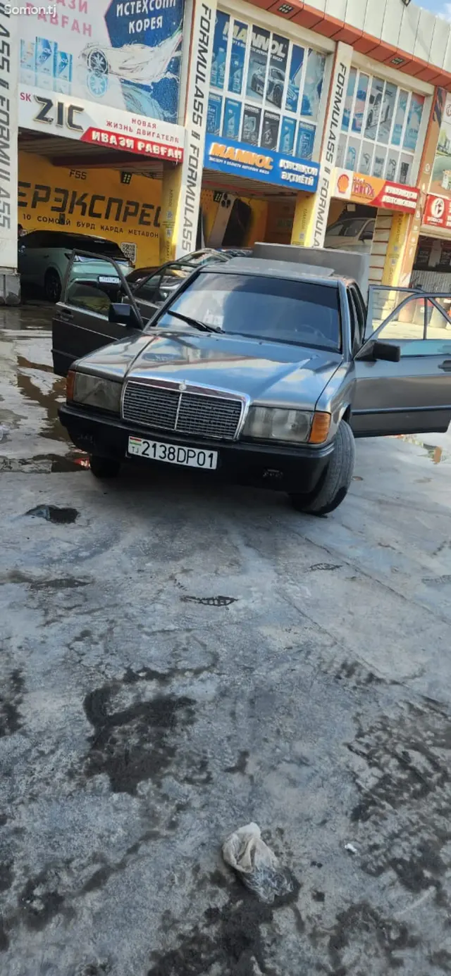 Mercedes-Benz W201 1988 · 2.0 MT