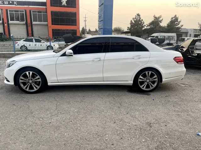 Mercedes-Benz E class 2015 · 3.5 AT