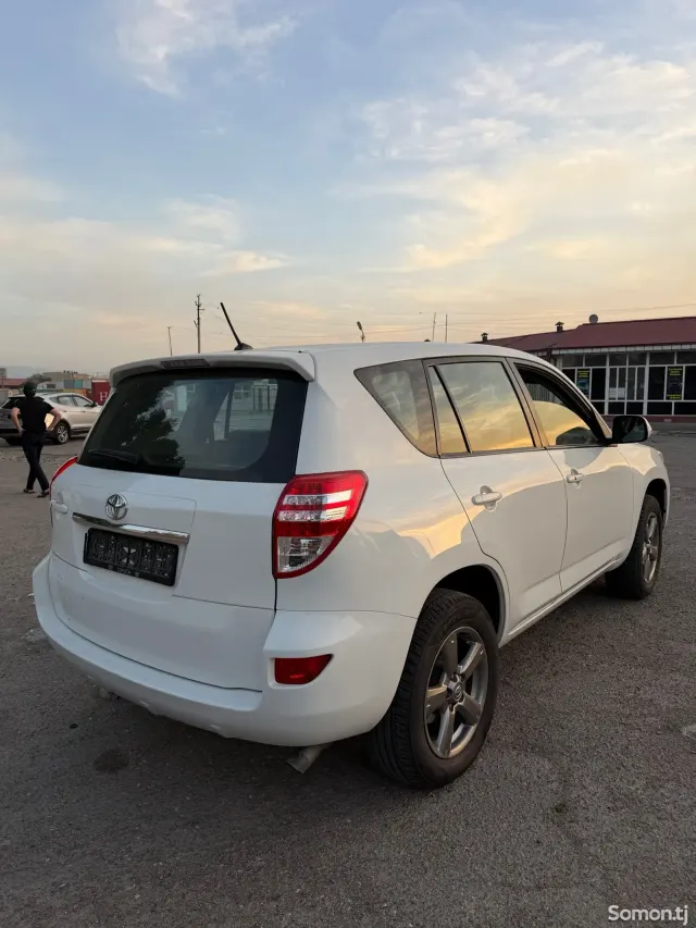 Toyota RAV 4 2012 · 2.0 MT
