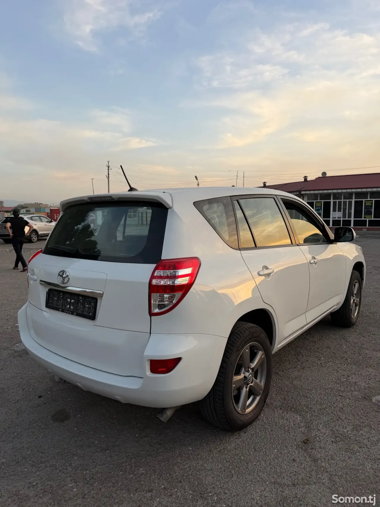 Toyota RAV 4 2012 · 2.0 MT
