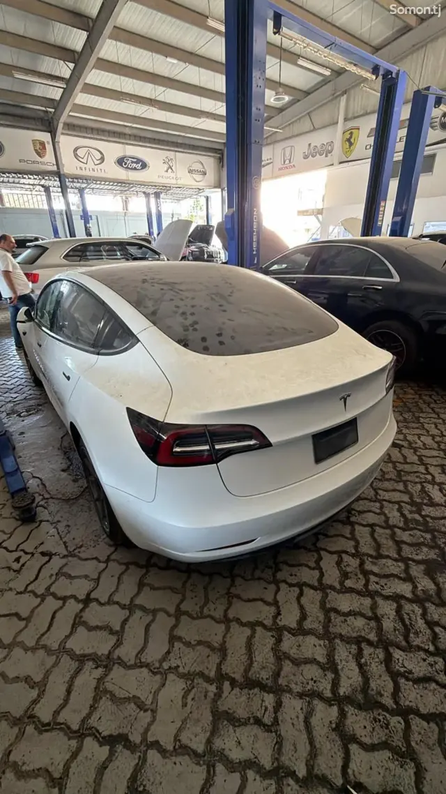 Tesla Model 3 2022 · AT