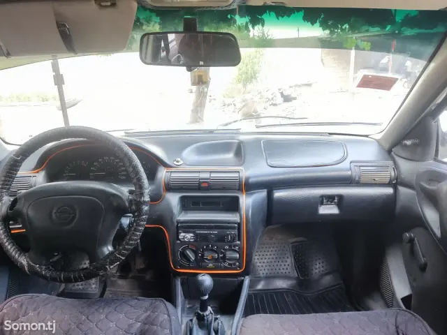 Opel Astra F 1995 · 1.6 MT
