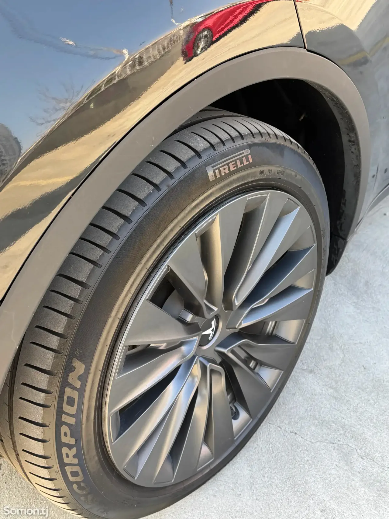 Tesla Model Y 2020 · AT
