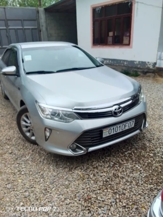 Toyota Camry 2015 · 2.0 AT
