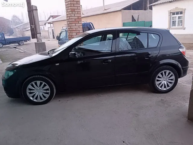 Opel Astra H 2006 · 1.6 MT