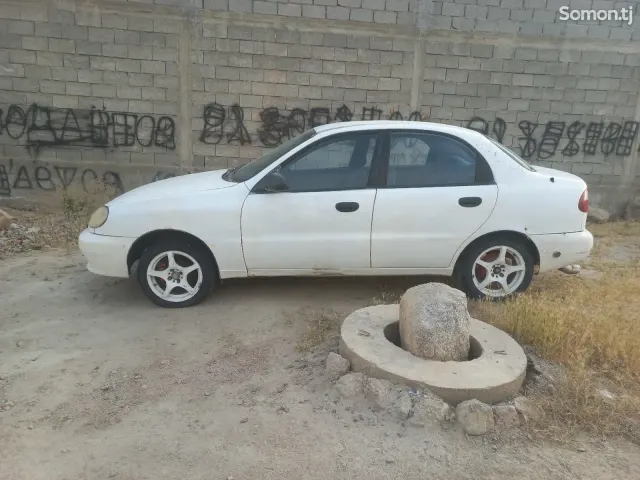 Daewoo Lanos 1999 · 1.6 MT
