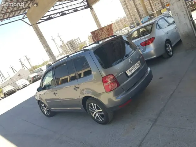 Volkswagen Touran 2007 · 2.0 MT