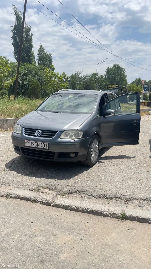 Volkswagen Touran 2006 · 2.0 AT