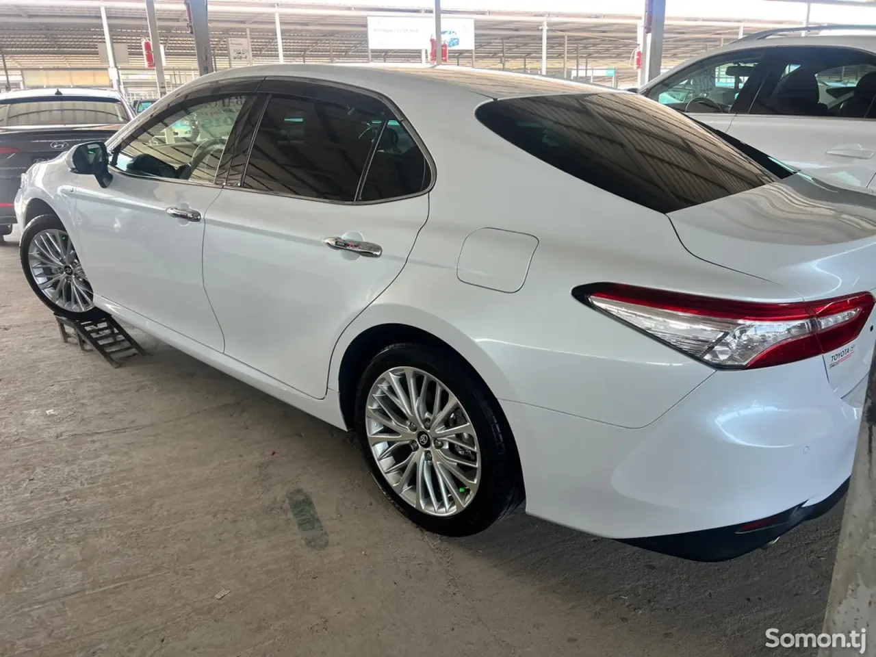 Toyota Camry 2018 · 2.5 AT