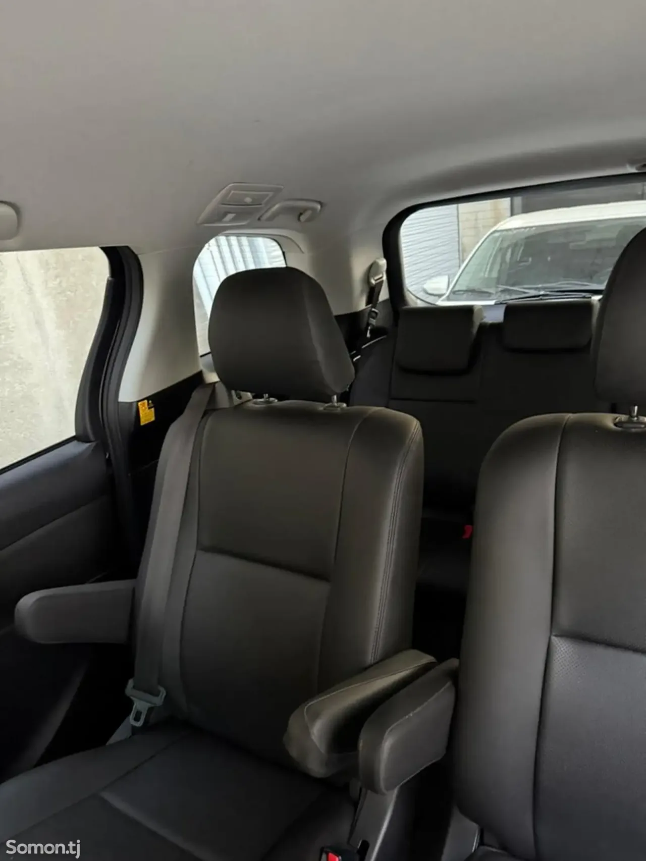 Toyota Estima 2014 · 2.4 AT