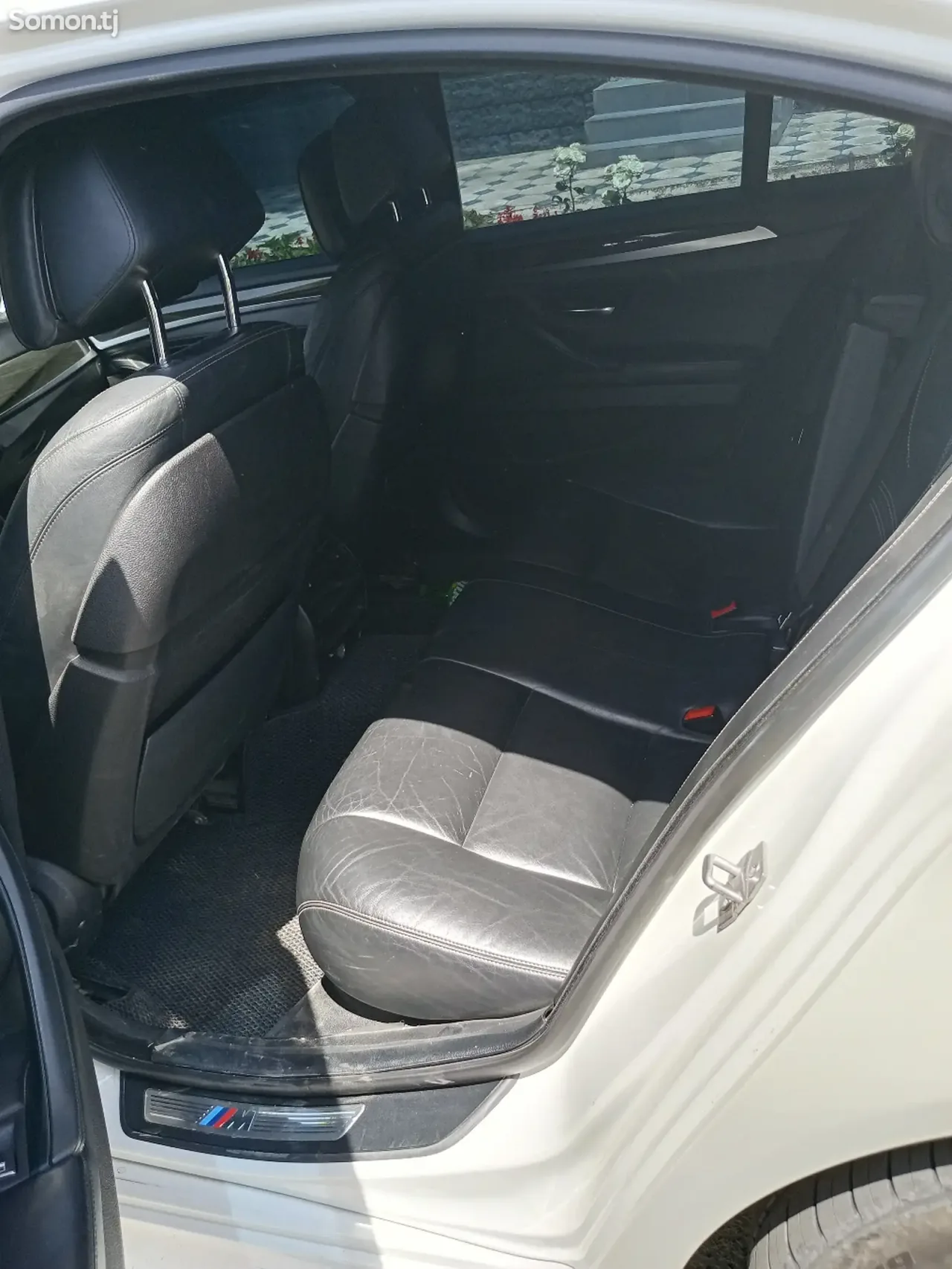 BMW M5 2016 · 4.4 AT