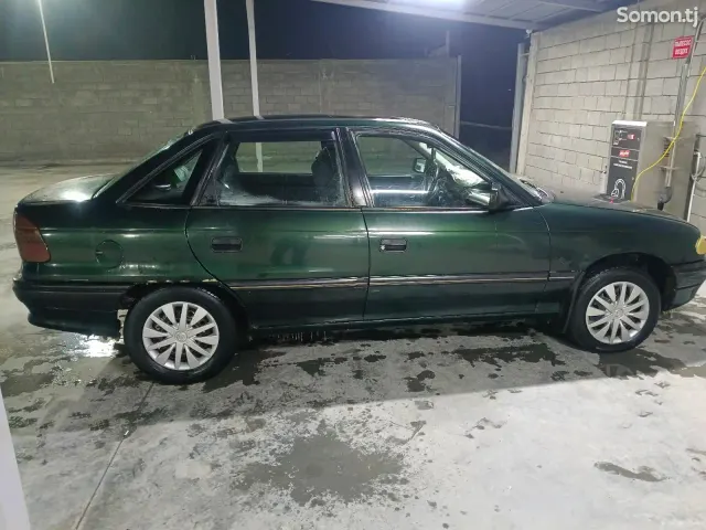 Opel Astra F 1994 · 1.6 MT