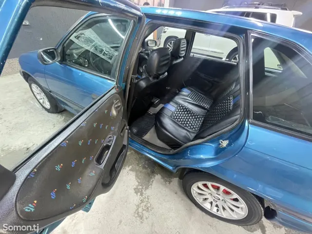 Opel Astra F 1993 · 1.6 MT