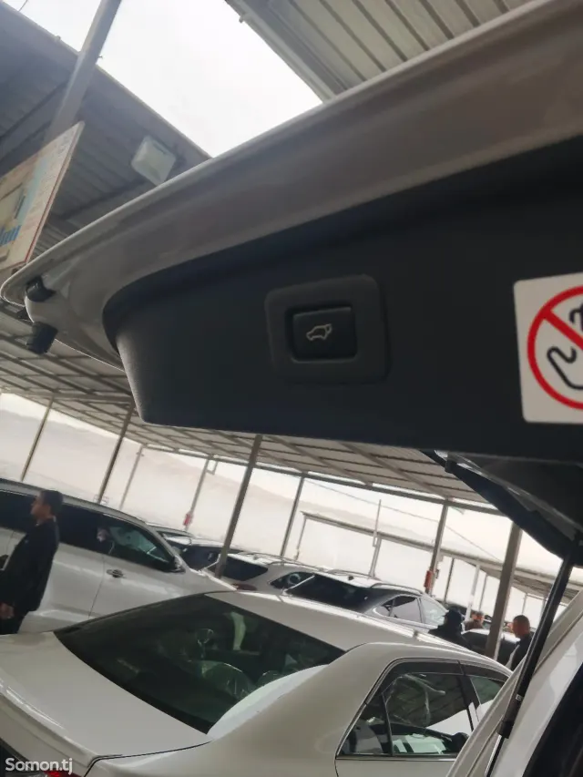 Toyota Vellfire 2010 · 2.4 AT