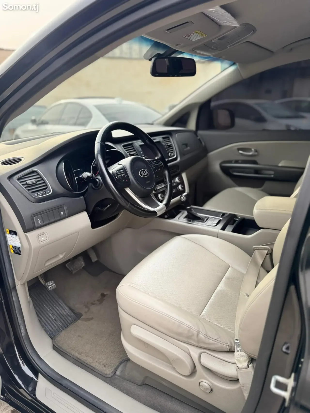 Kia Carnival 2015 · 2.2 AT