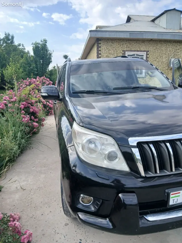 Toyota Land Cruiser Prado 2012 · 2.7 AT