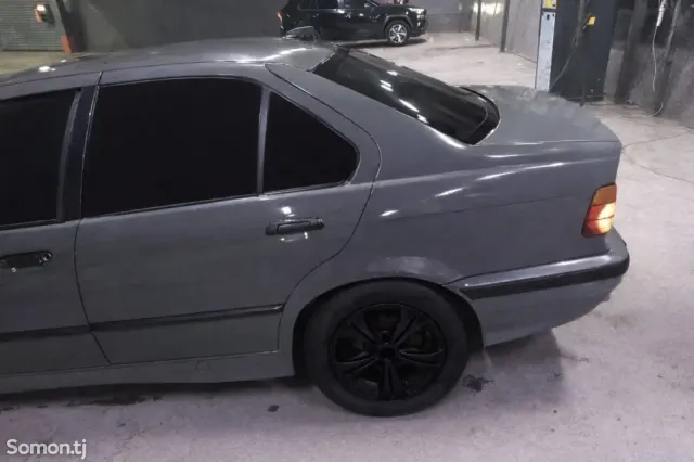 BMW 3 series 1993 · 1.6 MT