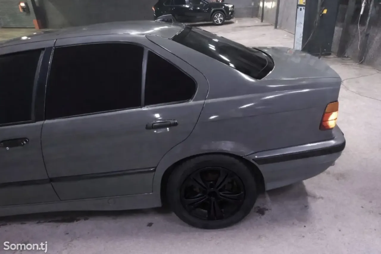 BMW 3 series 1993 · 1.6 MT