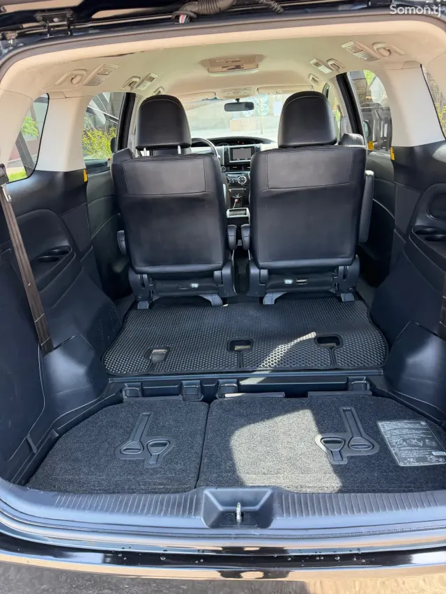 Toyota Estima 2014 · 2.4 AT