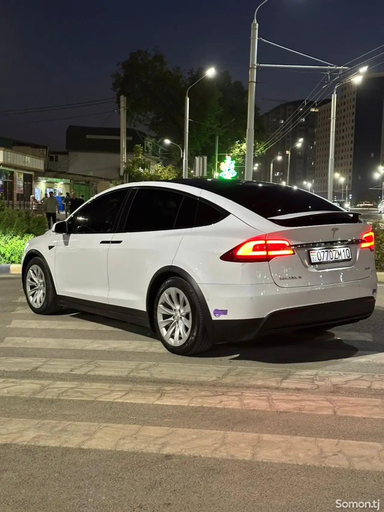 Tesla Model X 2019 · AT