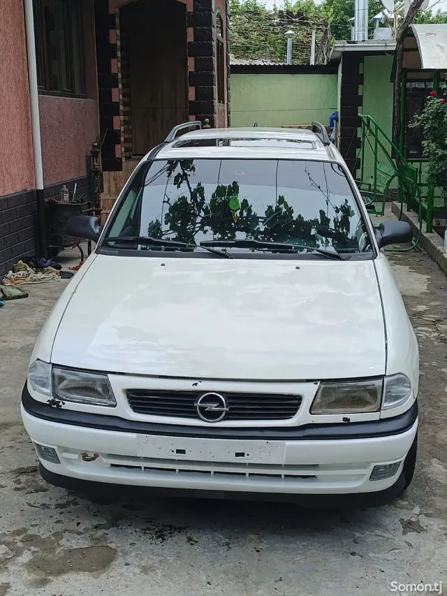 Opel Astra F 1997 · 1.6 MT