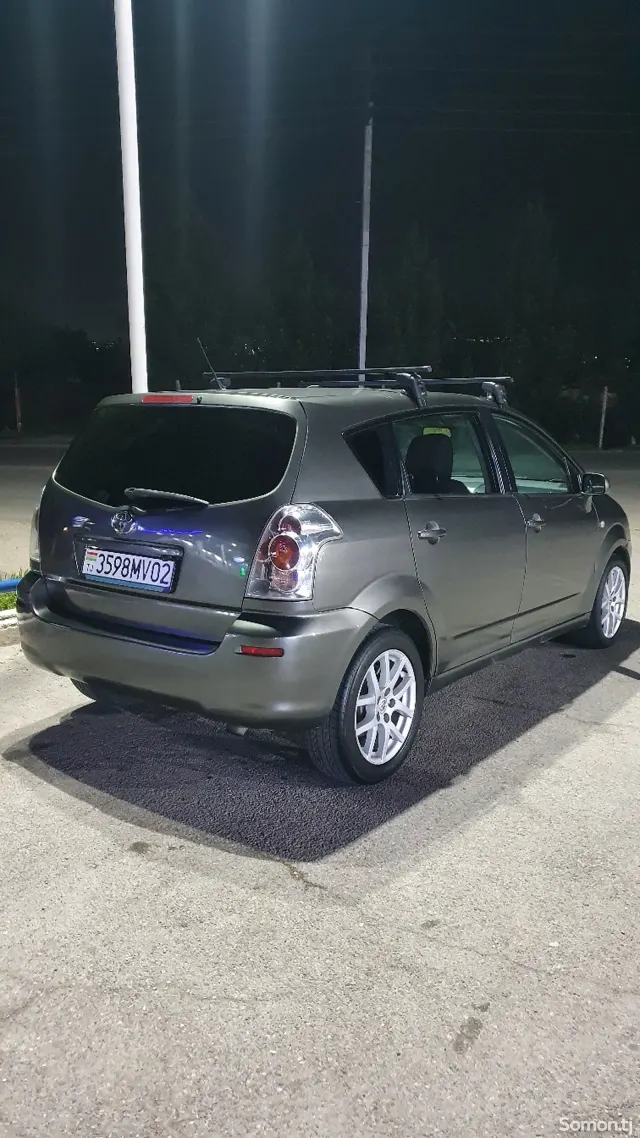 Toyota Avensis Verso 2007 · 2.2 MT