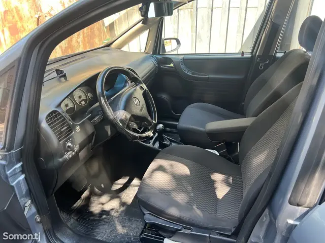 Opel Zafira 2006 · 2.2 AT