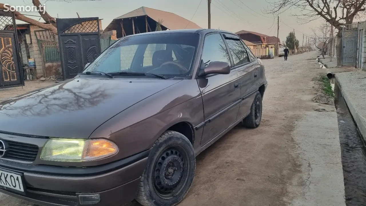 Opel Astra F 1998 · 1.6 MT