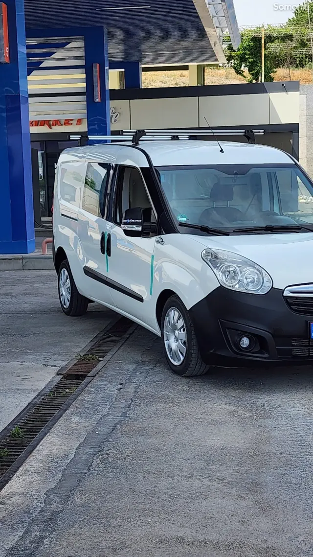 Opel Combo 2016 · 1.3 MT