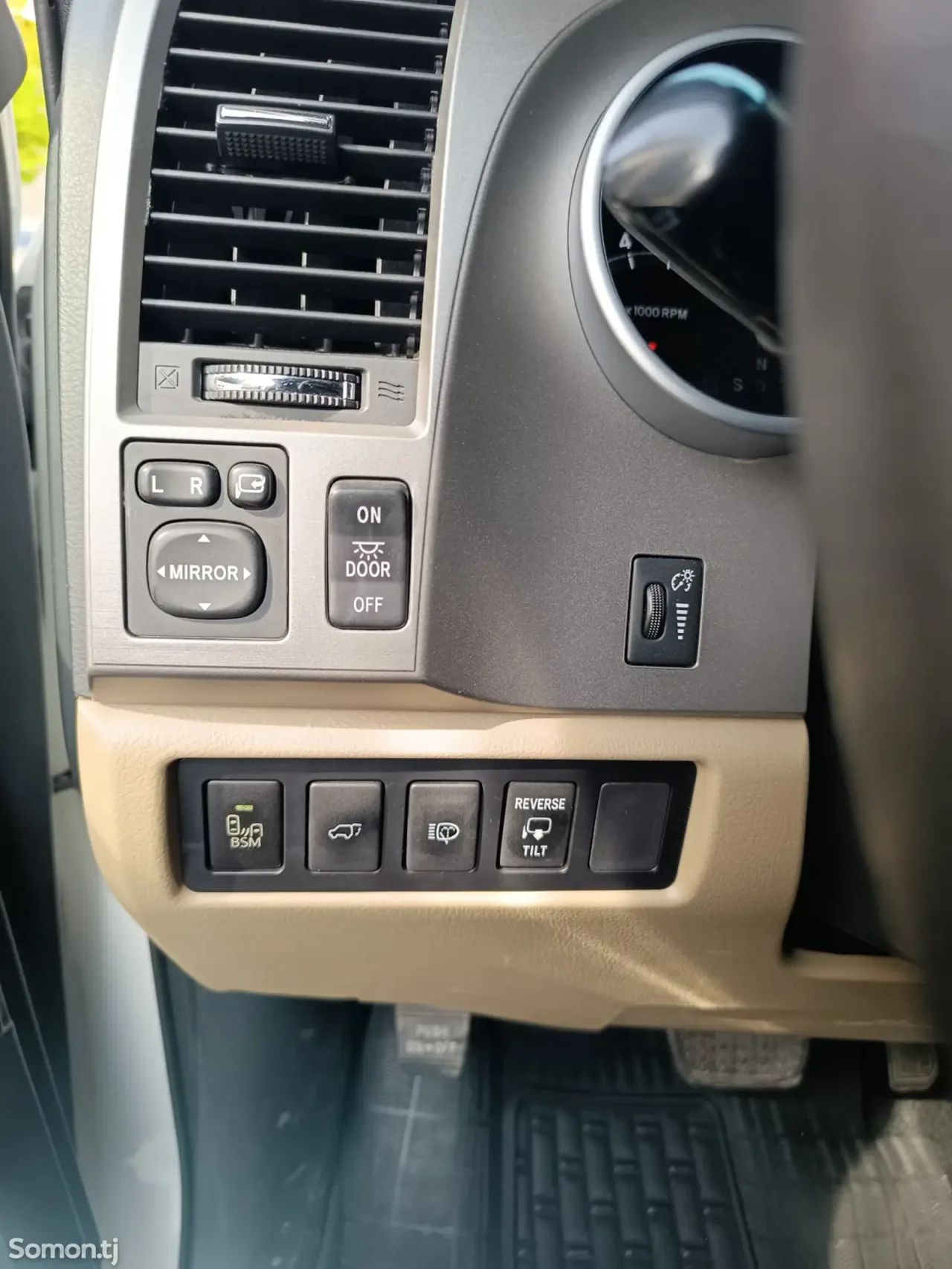 Toyota Sequoia 2014 · 5.7 AT