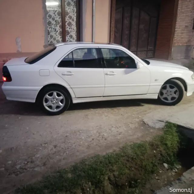 Mercedes-Benz C class 1993 · 1.8 MT