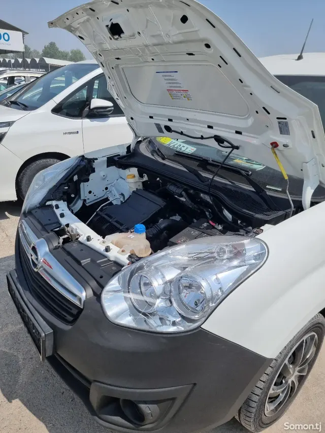 Opel Combo 2017 · 1.4 MT
