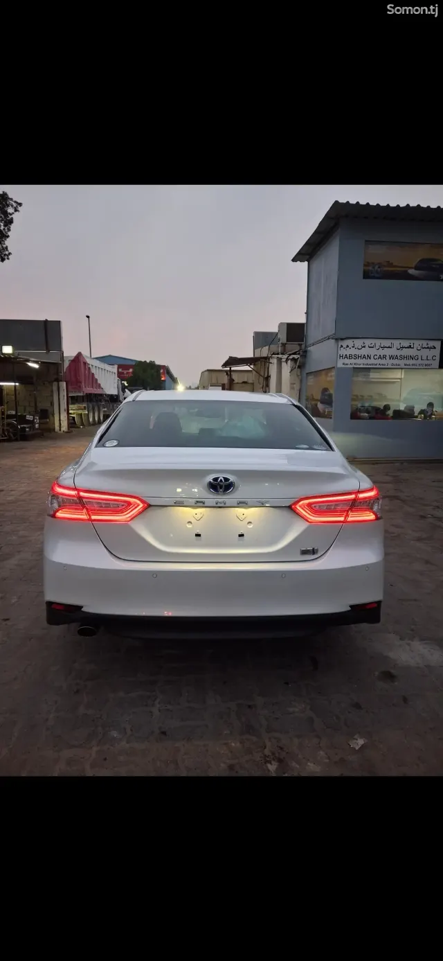 Toyota Camry 2018 · 2.5 AT