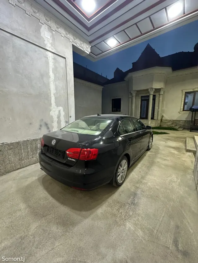 Volkswagen Jetta 2012 · 2.0 AT