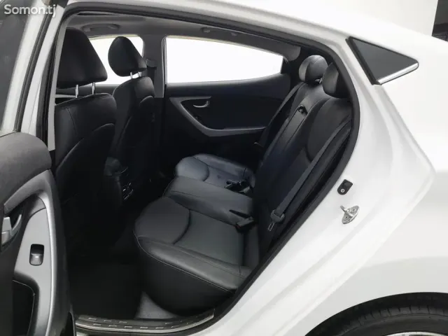 Hyundai Elantra 2015 · 1.6 AT