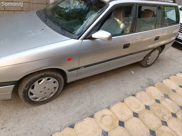 Opel Astra F 1998 · 1.6 MT