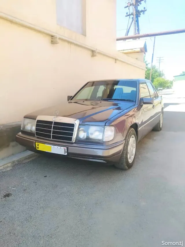 Mercedes-Benz W124 1992 · 2.0 MT