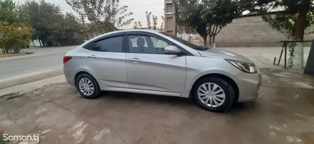 Hyundai Solaris 2013 · 1.6 AT