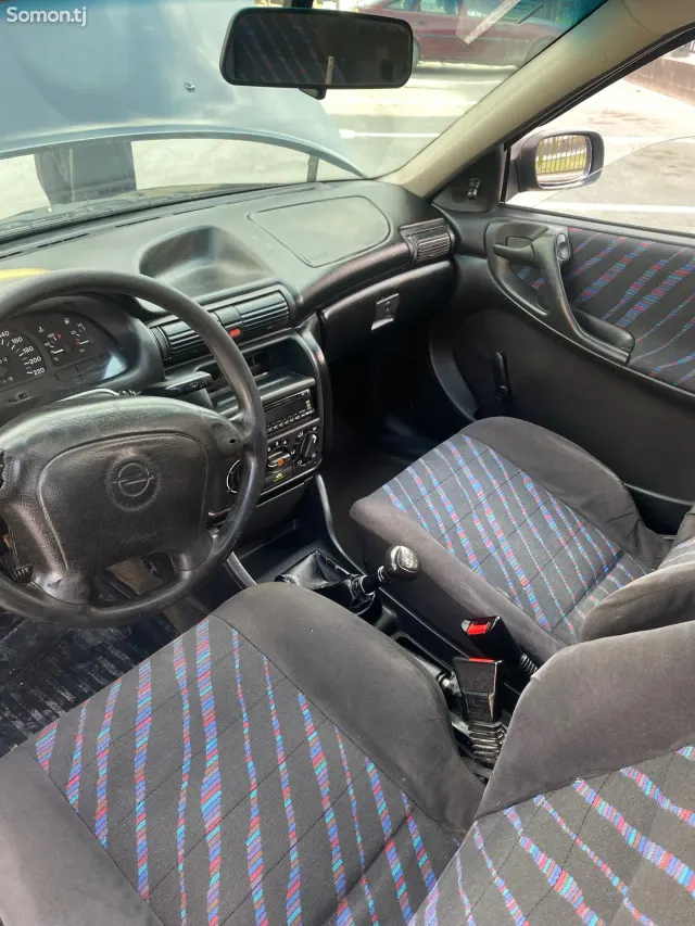 Opel Astra F 1995 · 1.6 MT
