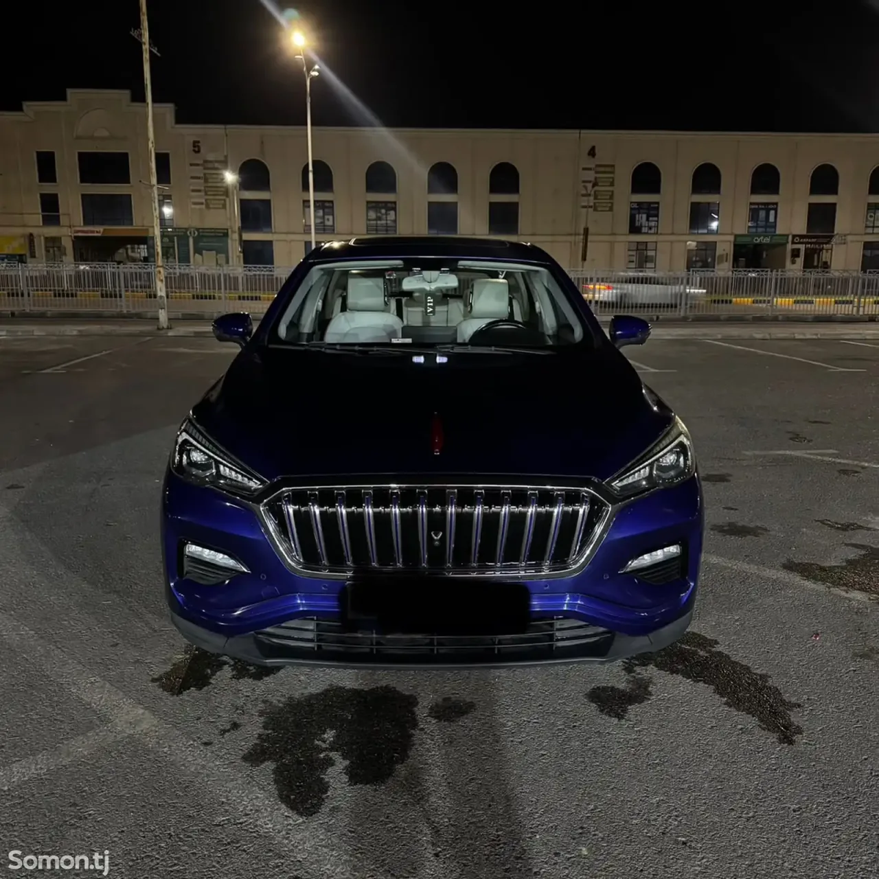 Hongqi E-HS3 2019 · AT