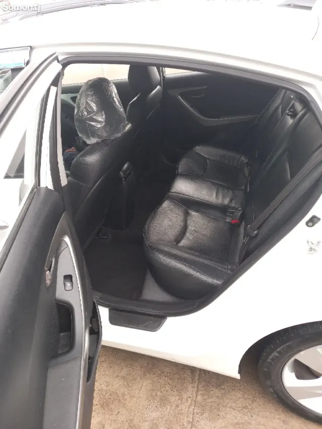 Hyundai Avante 2011 · 1.6 AT