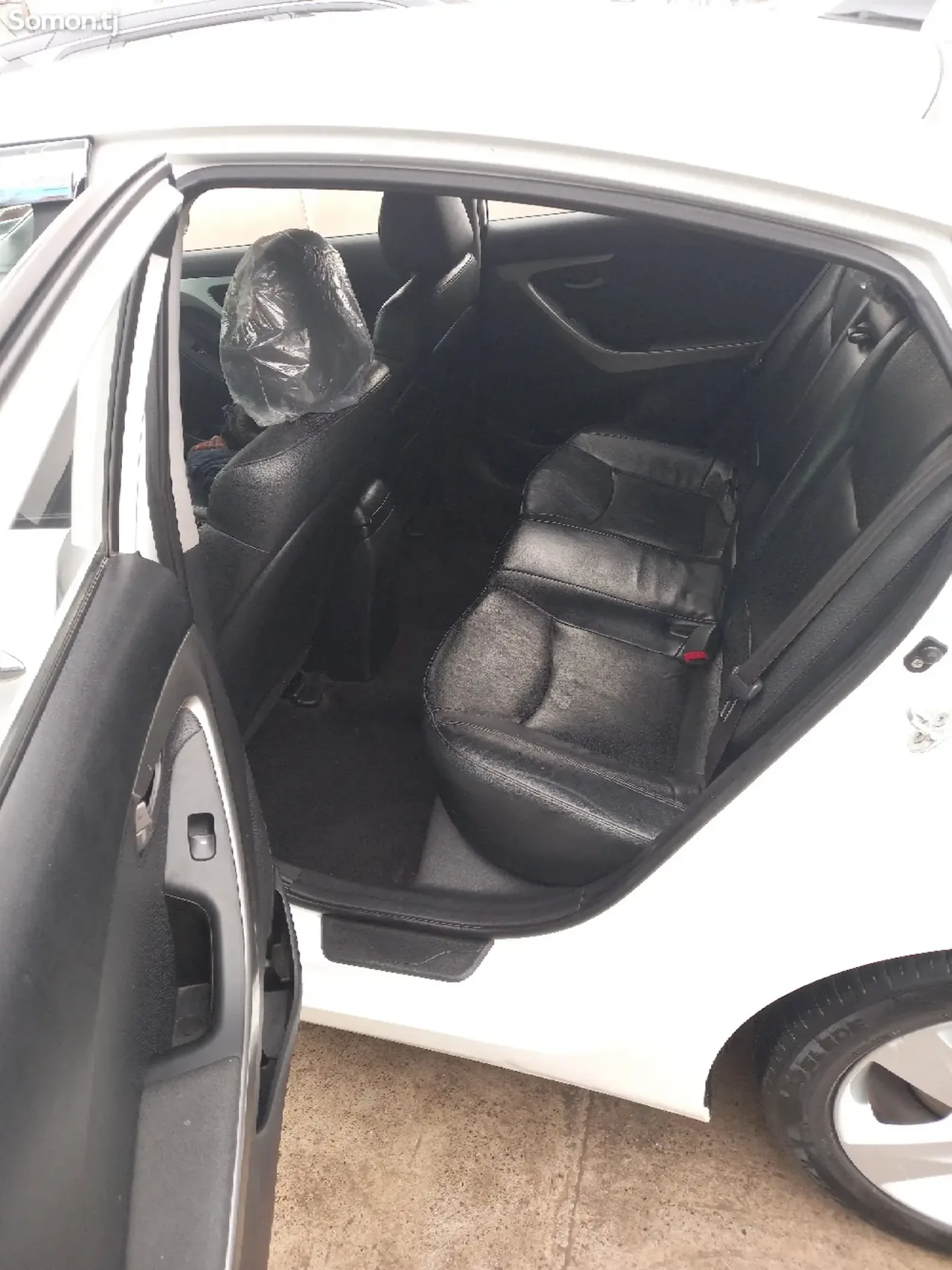 Hyundai Avante 2011 · 1.6 AT