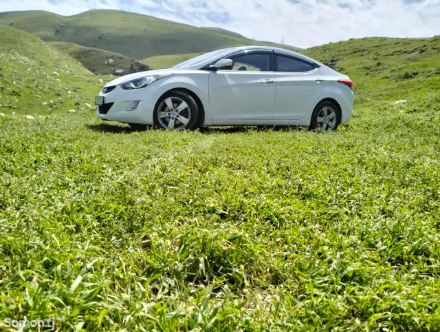Hyundai Avante 2012 · 1.6 AT