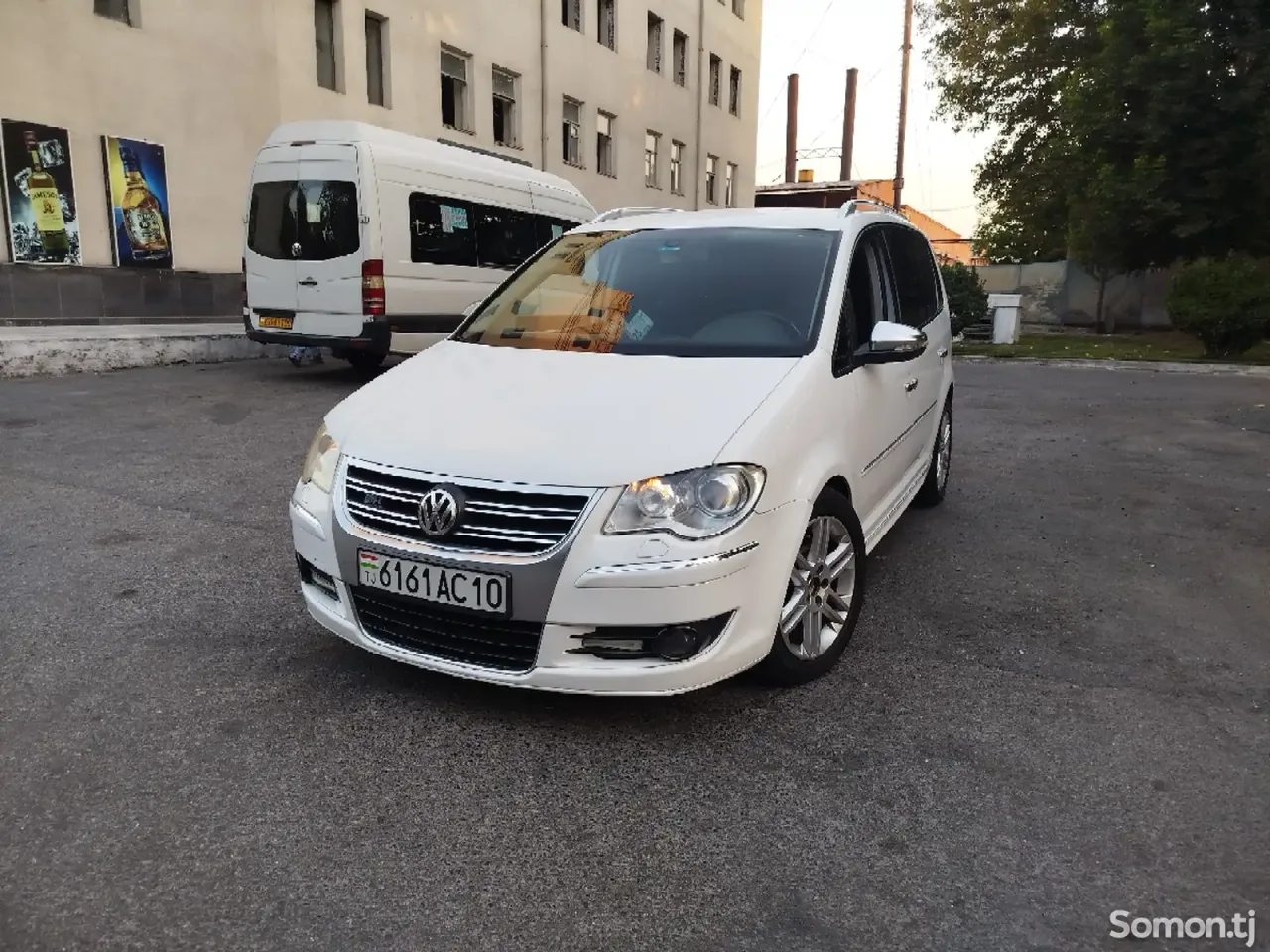 Volkswagen Touran 2008 · 1.9 AT