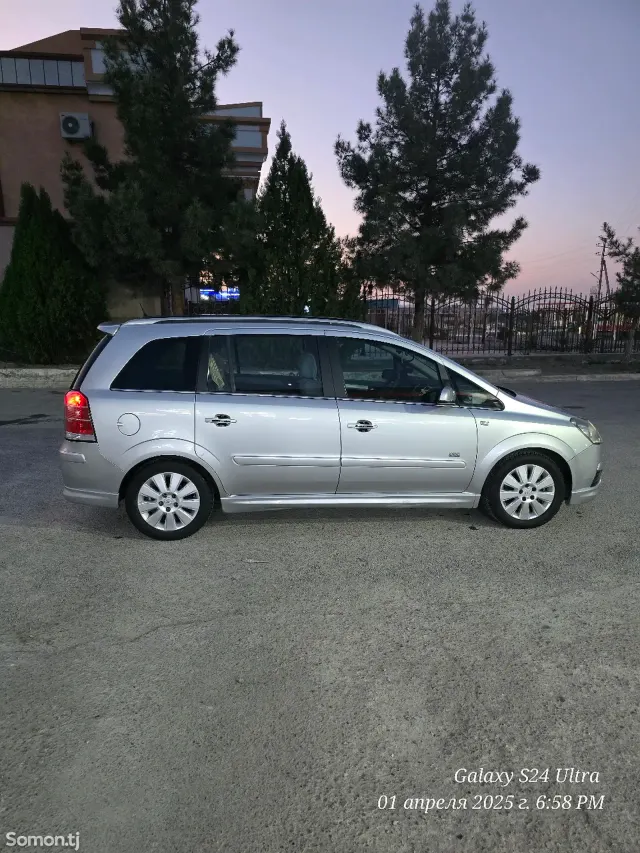 Opel Zafira 2007 · 2.2 AT