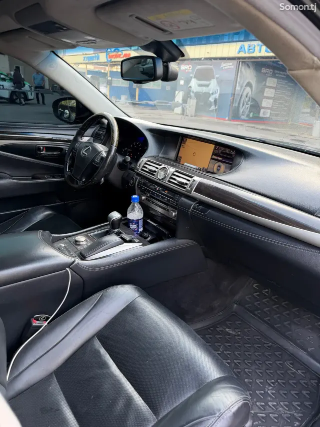 Lexus LS series 2014 · 4.6 AT