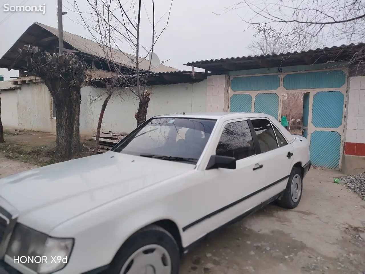 Mercedes-Benz W124 1986 · 2.5 MT