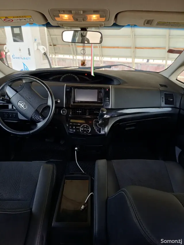 Toyota Estima 2014 · 2.4 AT