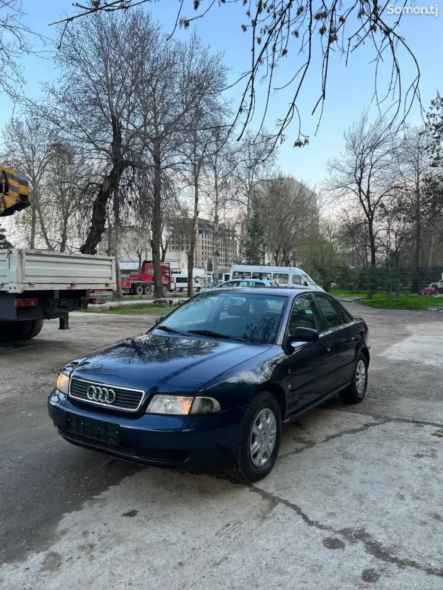 Audi A4 1996 · 2.0 MT